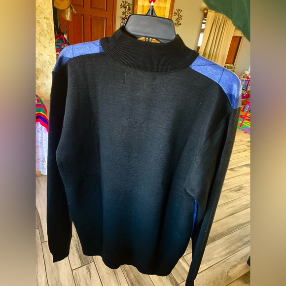 Crewneck - Picture 2 of 3